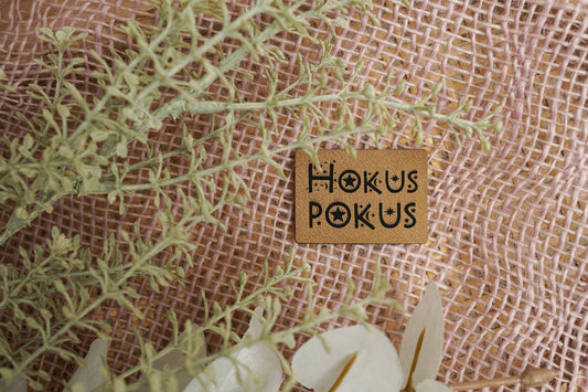 Kunstleder-Label "Hokus Pokus"